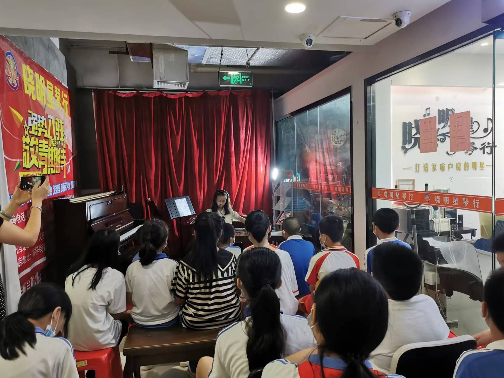 坪山區(qū)龍?zhí)锷鐓^(qū)青少年紅鼓隊文化活動豐富多彩